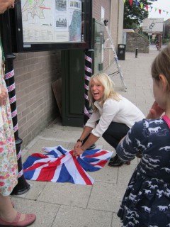 Jenny Jones unveiling the plaque